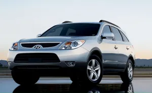 An Elegant Hyundai Veracruz On The Road Wallpaper