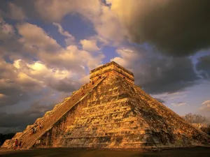Ancient Chichen Itza In Mexico Wallpaper