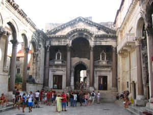 Ancient Diocletians Palace With Visitors Wallpaper