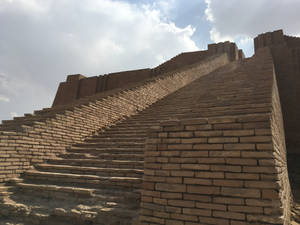 Ancient Ziggurat Of Ur In Iraq Wallpaper