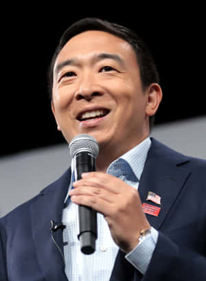 Andrew Yang Talking Publicly Wallpaper