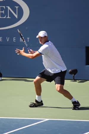 Andy Roddick Bending His Knees Wallpaper