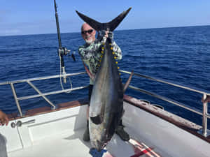 Anglerwith Caught Yellowfin Tuna Wallpaper