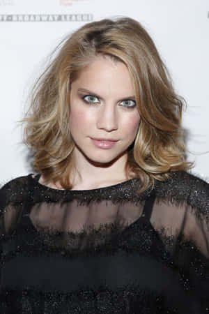 Anna Chlumsky 2000 X 3000 Wallpaper Wallpaper