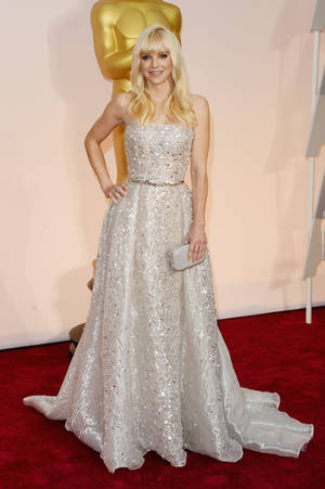 Anna Faris Gracing The 87th Academy Awards With Her Sparkling Presence. Wallpaper