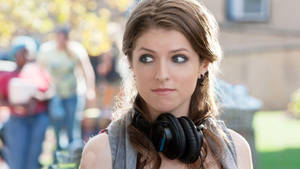 Anna Kendrick As Beca In Pitch Perfect Wallpaper