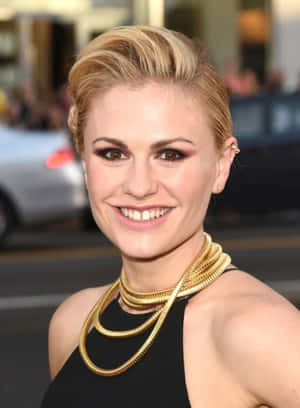 Anna Paquin Smiling Red Carpet Look Wallpaper