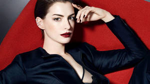 Anne Hathaway - A True Boss Lady Wallpaper