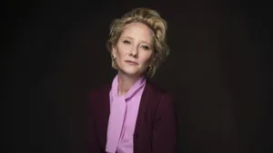 Anne Heche In A Suit Wallpaper