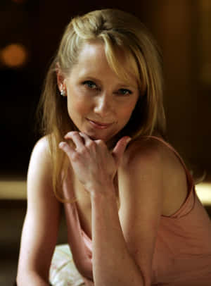 Anne Heche Touching Chin Wallpaper