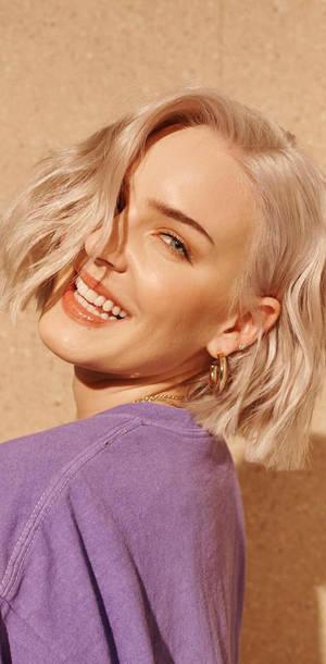 Anne-marie Smiling Wallpaper