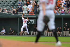 Anthony Santander Making A Catch Baseball Game Wallpaper