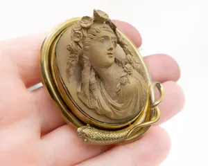 Antique Cameo Brooch Wallpaper