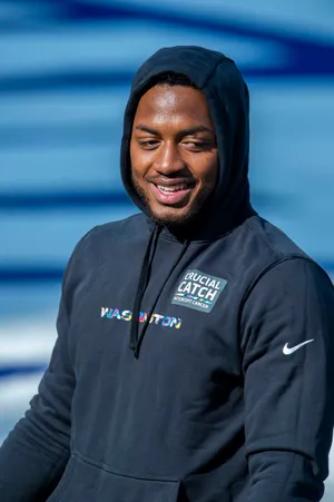 Antonio Gibson Smilingin Hoodie Wallpaper
