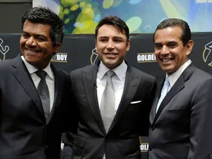Antonio Villaraigosa Alongside Two Other Individuals Wallpaper