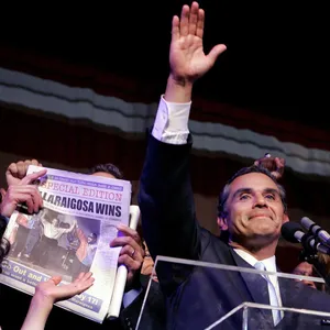 Antonio Villaraigosa Waving Wallpaper