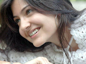 Anushka Sharma Face Side Pose Wallpaper