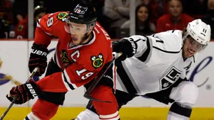 Anze Kopitar In Action During A Game Against The Chicago Blackhawks. Wallpaper