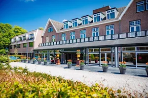 Apeldoorn Hotel Exterior Sunny Day Wallpaper