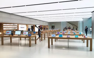 Apple Store Interior Display Tables Wallpaper