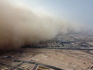 Approaching_ Dust_ Storm_ Over_ Cityscape Wallpaper