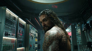 Aquaman Looking Back Wallpaper