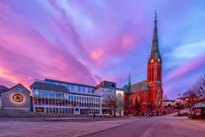 Arendal Trefoldighetskirkenat Dusk Wallpaper