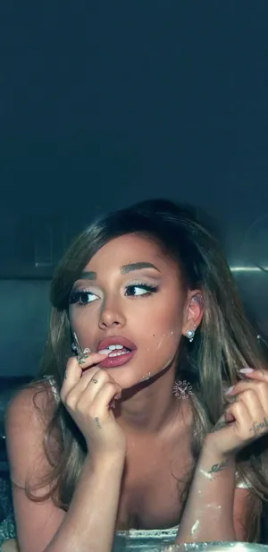 Ariana Grande Glittery Look Wallpaper