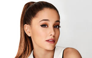 Ariana Grande Looking Flawless Wallpaper