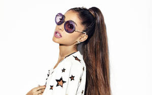 Ariana Grande Wearing Sunglasses: Summer Ready Wallpaper