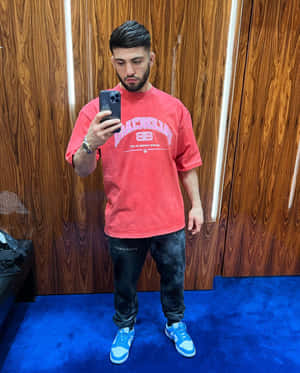 Arman Tsarukyan Mirror Selfie Wallpaper