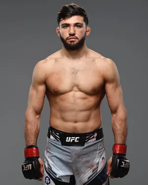 Arman Tsarukyan With Mma Gloves Photoshoot Wallpaper