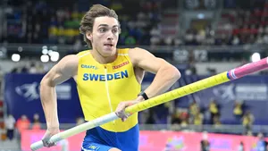 Armand Duplantis In Action In A Pole Vault Game Wallpaper