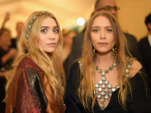 Ashley Olsen Radiating Elegance Wallpaper