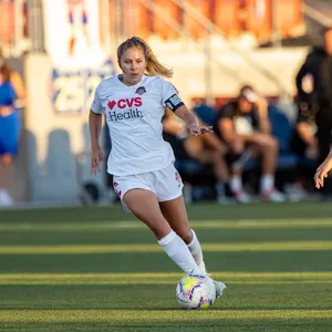 Ashley Sanchez Training On A Sunny Day Wallpaper