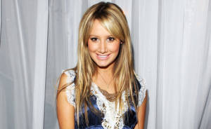 Ashley Tisdale Smiling Wallpaper