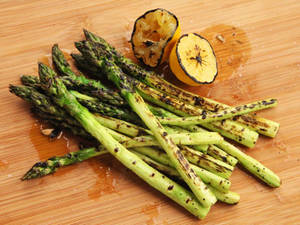 Asparagus Grilled With Lemon Slices Wallpaper