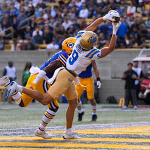 Athletic Catch Football Game Jake Bobo Wallpaper