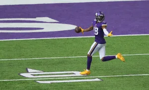 Athletic Wide Receiver In Action Wallpaper