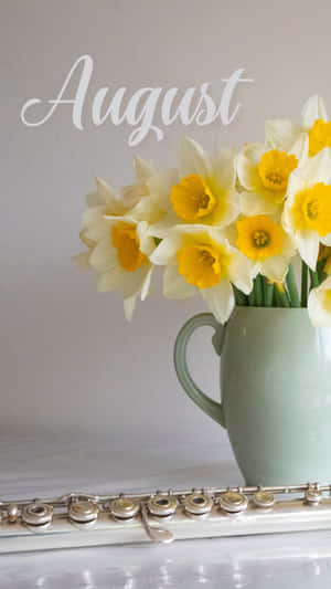 August Daffodilsin Vase Wallpaper