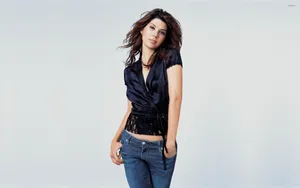 Aunt May Smiling At Home Wallpaper