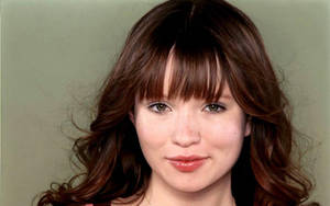 Australian Actress Emily Browning Cute Smile Wallpaper