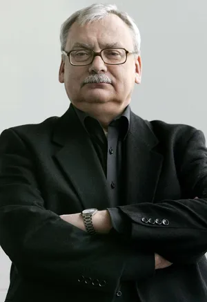 Authorin Black Portrait Wallpaper