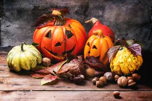 Autumn Halloween Pumpkinsand Leaves Wallpaper