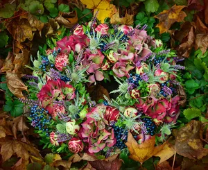Autumn Inspired Floral Wreath Wallpaper