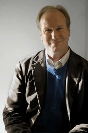 Award-winning Actor William Hurt Poses For A Portrait Wallpaper