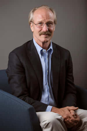 Award-winning Actor William Hurt Posing For A Portrait Wallpaper