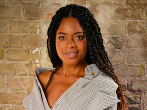 Award-winning Actress Naomie Harris Dazzling With Elegance Wallpaper