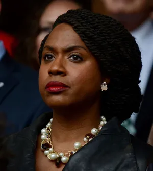 Ayanna Pressley In A Serious Pose Dressed In Black. Wallpaper