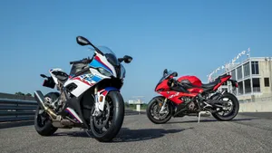 B M W S1000 R R Versus Ducati Panigale Wallpaper